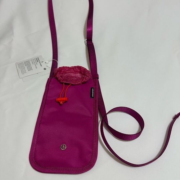 🍋 Lululemon 🍋 Drawcord top-cinch rossbody NWT! Ripened Raspberry - Picture 2 of 9